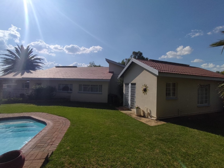 4 Bedroom Property for Sale in Wilkoppies North West